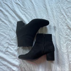 BLACK BOOTIES
